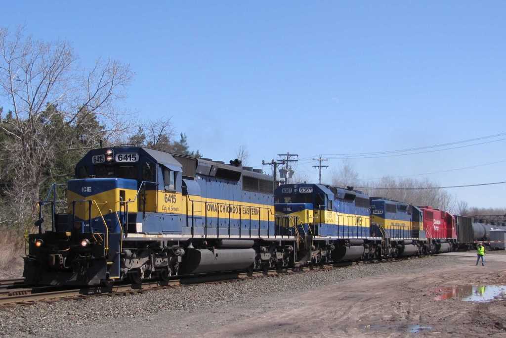ICE 6415 with sisters DME 6367 and ICE 6432 also CP 6234 on WB ethanol train